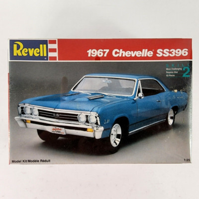 Revel 7146 1967 Chevrolet Chevelle SS396 1:25 Car Model Kit  - Blue