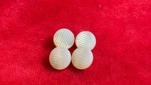 Vintage Textured lot of 4 White with brass back Buttons - Picture 4 of 8