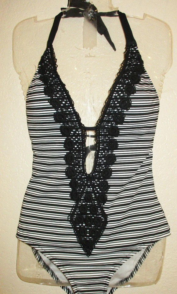 Maiô Mossimo 1 peça acabamento em crochê frente mergulho listrado preto e branco S 4-6 M 8-10 - Imagem 3 de 4