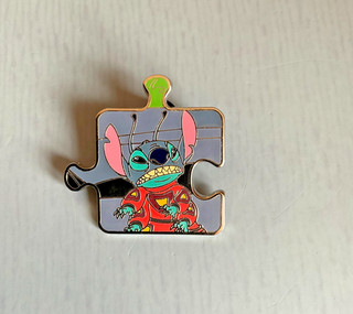 DISNEY CHARACTER CONNECTION PUZZLE LILO & STITCH STITCH SPACESUIT MYSTERY PIN