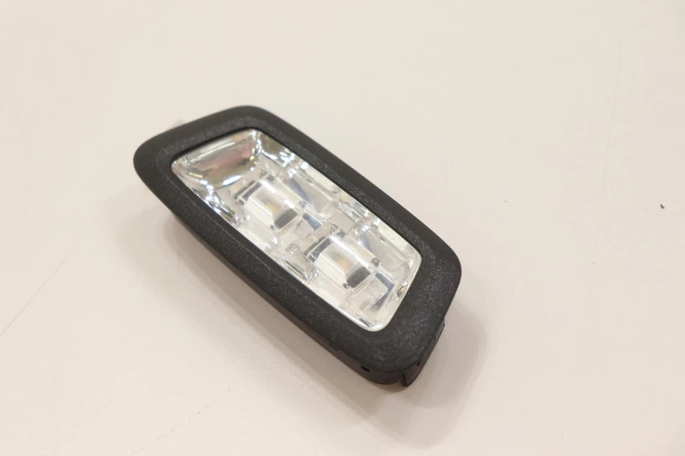 Luz interior Mercedes Clase GLC 2021 000-906-44-01-9051 Foto 4 de 4