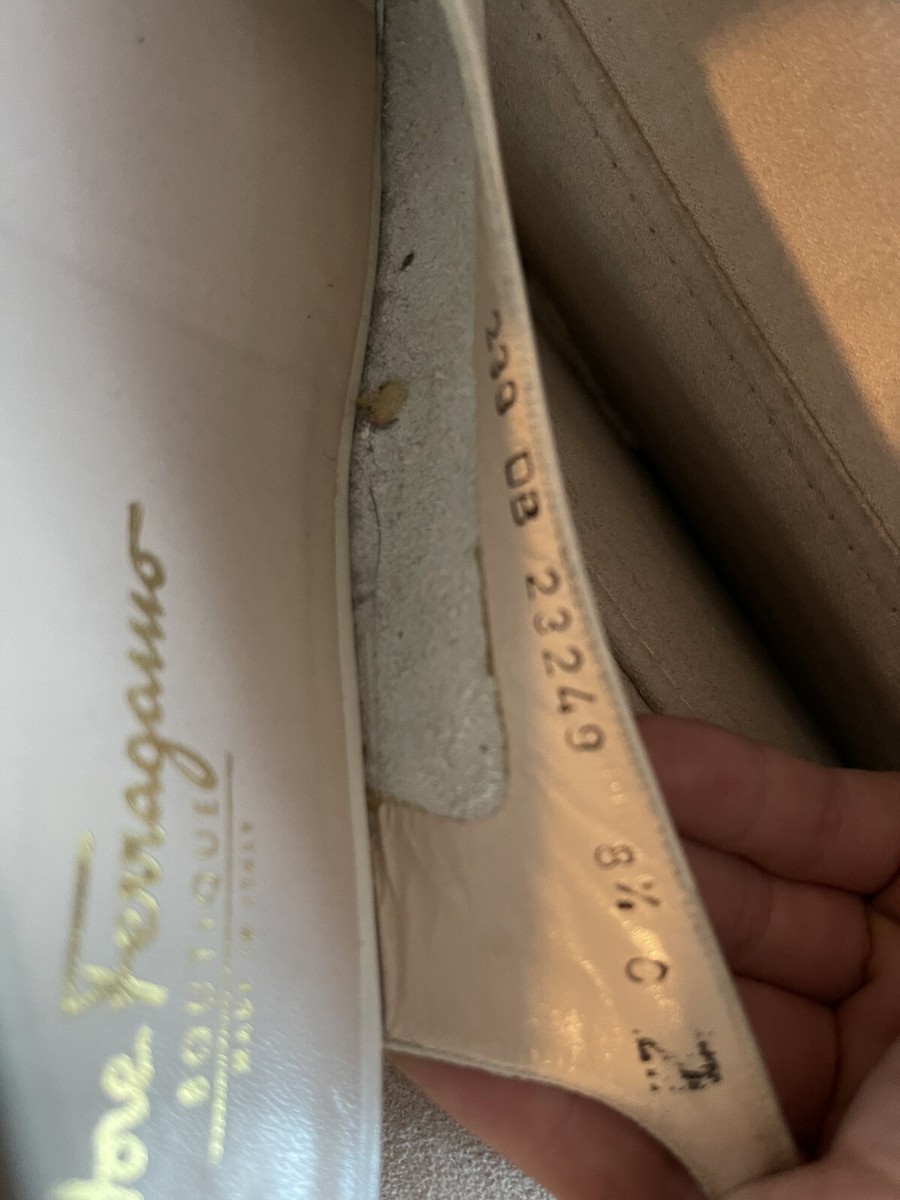 Salvatore Ferragamo Italy Ivory Off White Gold Kitten Heel 8.5 39
