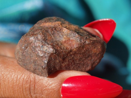 Nicht klassifizierter Steinmeteorit aus Arizona mit starkem Eisengehalt