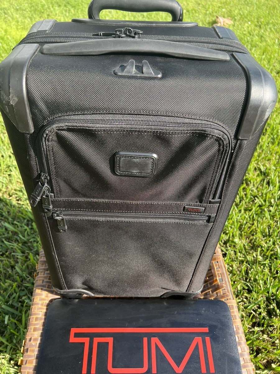 Tumi Alpha 2 Black Expandable 4 Wheeled Spinner Carry-On - $895