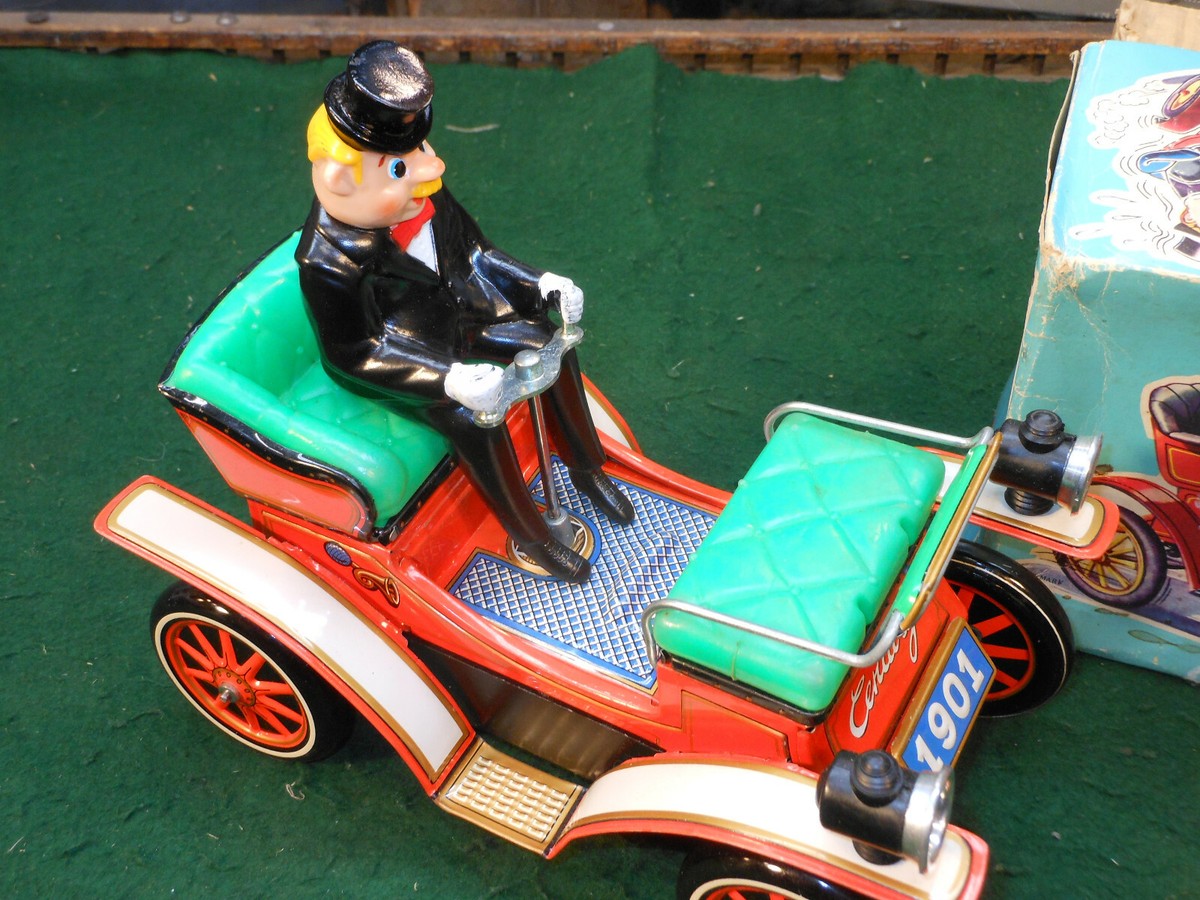 Vintage SHAKING ANTIQUE CAR TOY Battery Operated Tin Toy