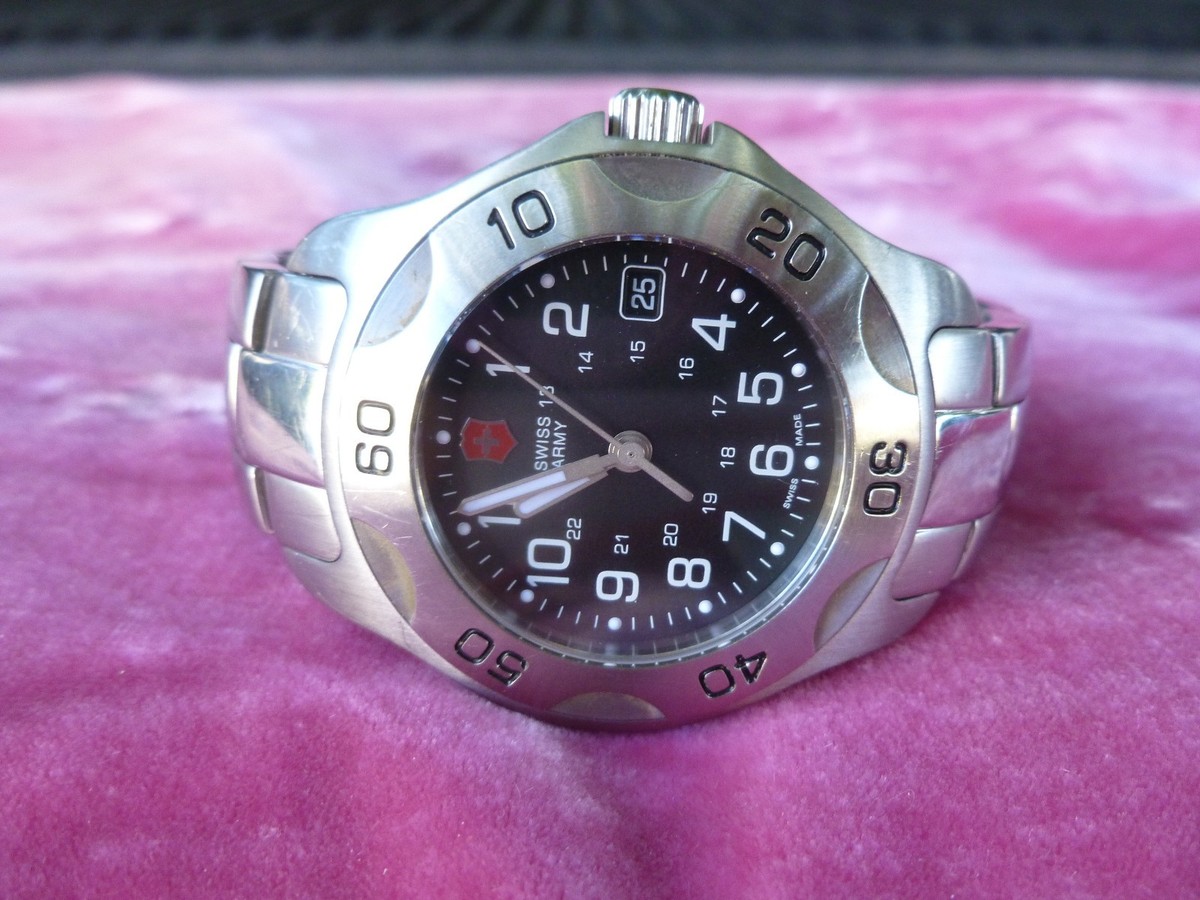 BEAUTIFUL VINTAGE VICTORINOX SWISS ARMY QUARTZ WATCH WORKING ORDER