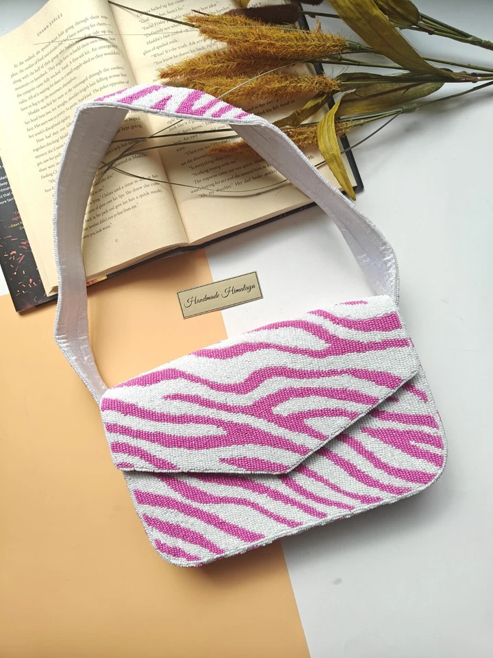Bolso de hombro con cuentas con patrón de cebra rosa