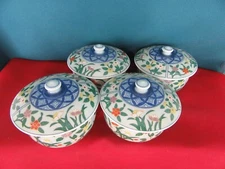 4 Covered Porcelain Rice Bowls or Tea Cups w. Lids Floral Design Japanese
