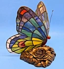 QUOIZEL TIFFANY STYLE BUTTERFLY LAMP STAINED GLASS ON BRONZE ROSE BASE ART DECO