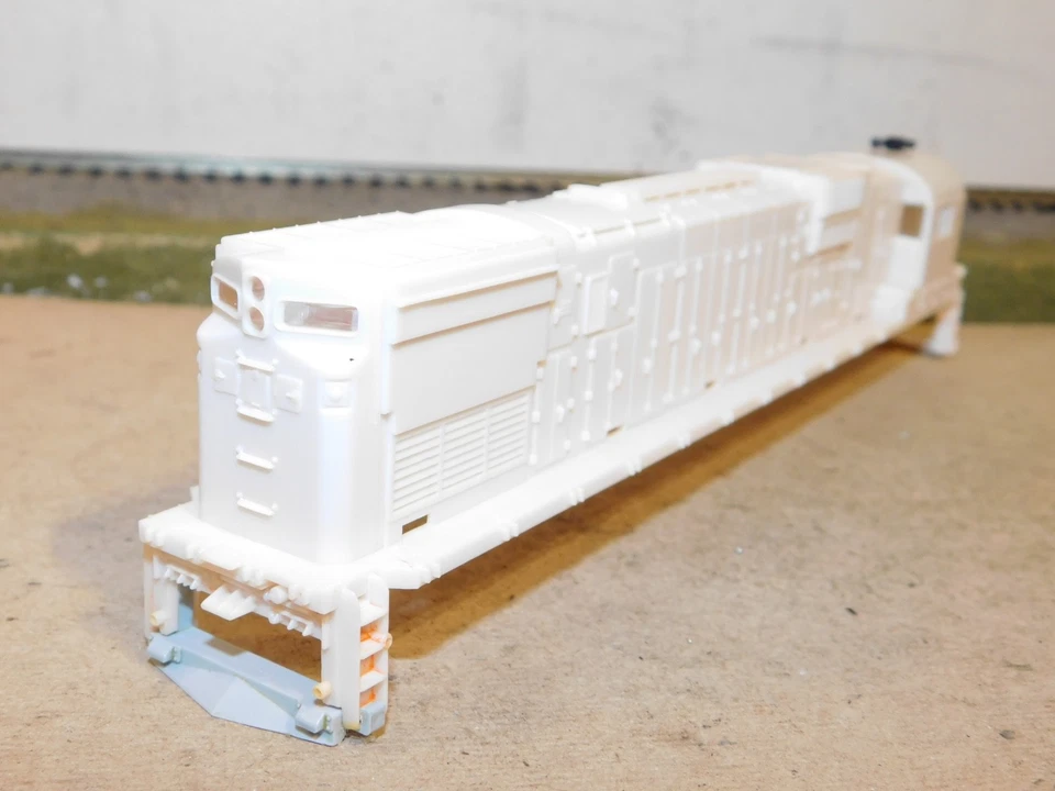 Tyco HO Parts Unpainted ALCO 630 Diesel Locomotive Shell - Image 3 of 4