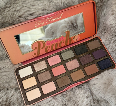 Too Faced Sweet Peach Eyeshadow Palette Matte/Shimmer Shades: White Peach+
