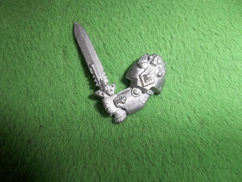 WARHAMMER40K  SPACE MARINE  SPACE WOLF TERMINATOR SERGEANT SWORD  ARM
