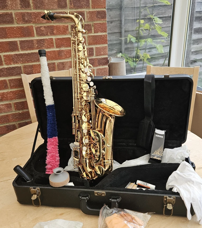 Alto Saxophone - Beginner's Starter Set - Case, Mouthpiece, Strap, etc. - Image 2 of 4