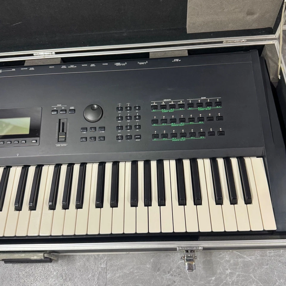 Yamaha SY77 FM AWM Hybrid Synthesizer Keyboard 61-Key w/ Hard Case Japan - Image 2 of 4