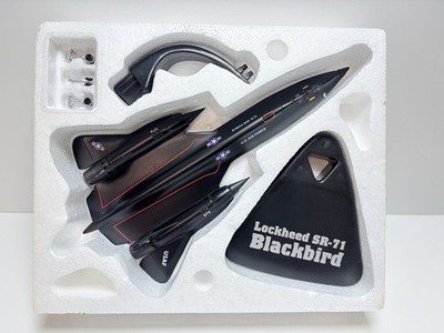 Lockheed SR-71 Blackbird Atlas Metall Modell Flugzeug 1:144 Standmodell OVP