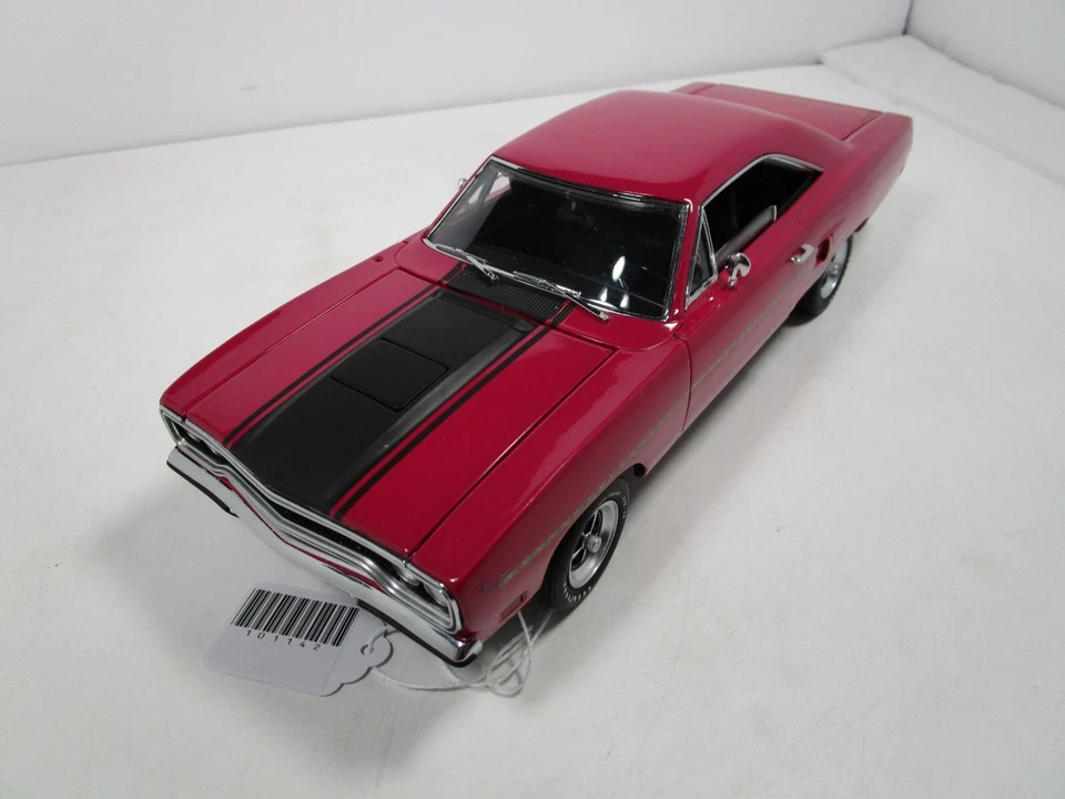 GMP 1/18 PINK 1970 PLYMOUTH ROAD RUNNER USED VERY NICE NOT PERFECT *READ - Image 2 of 4