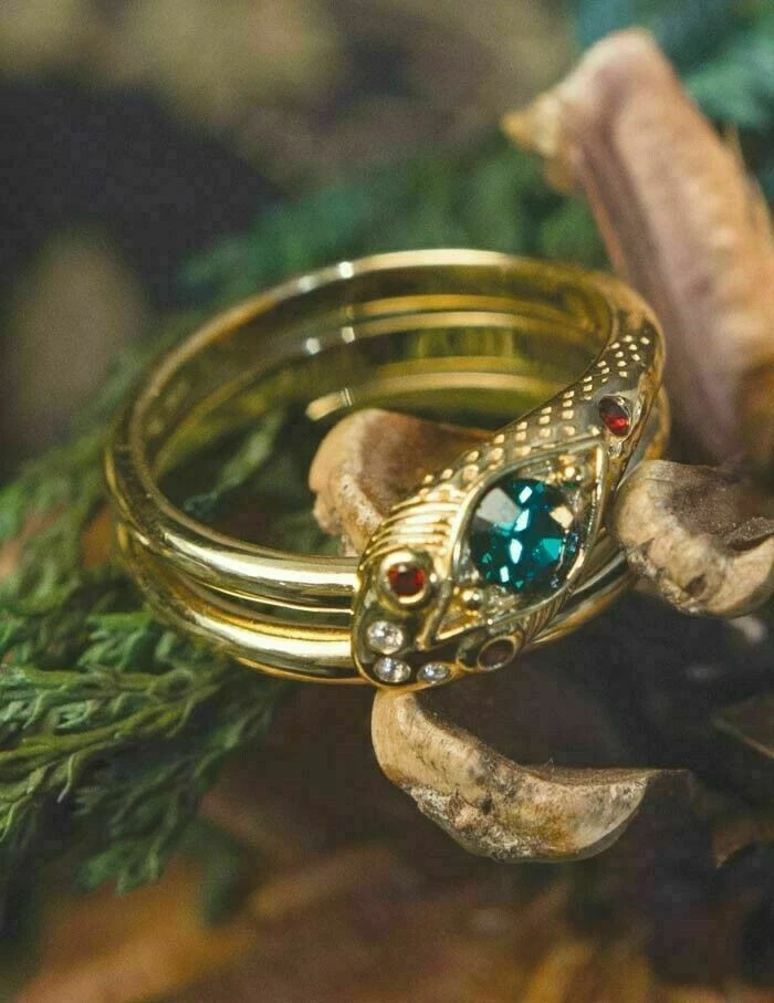 Snake emerald sales ring