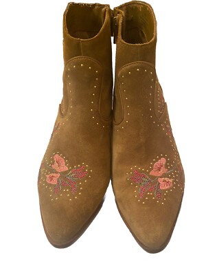 Gianni Bini Ramsie Bayside Taupe Suede Embroidered Floral Stars Ankle Boots Sz 7