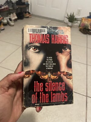 The Silence of the Lambs (Hannibal Lecter) - Mass Market Paperback - GOOD