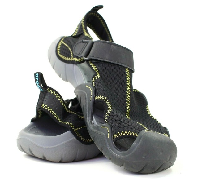 crocs water shoes mens