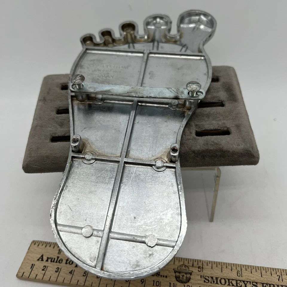 De colección Cal Custom Taiwan Surfer Pie Forma Gas Pedal Automático Rat Rod Gear Foto 2 de 4