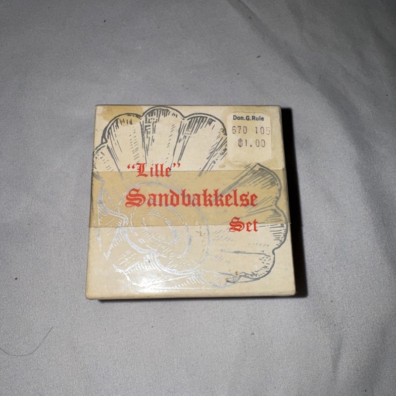 VTG Metal Sandbakkelse Sunbuckle Cookie Candy Baking Mold Set Original Box
