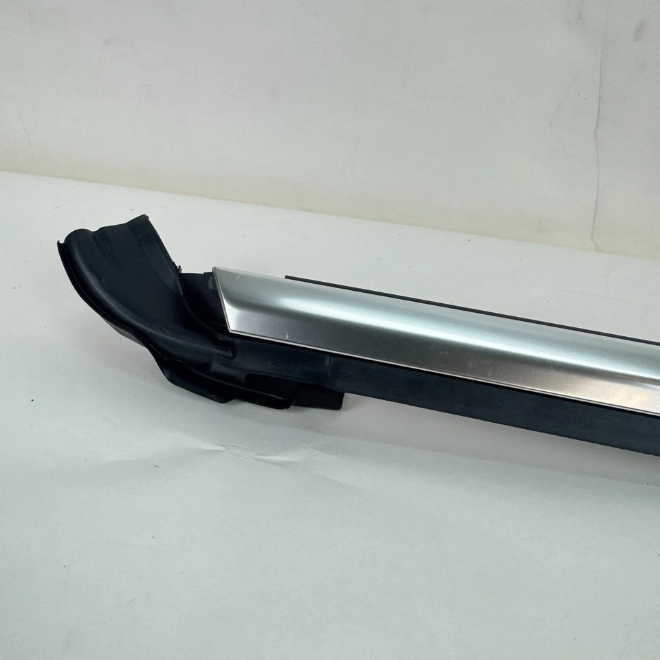 Moldura de cinturón panel cuarto trasero izquierdo Volkswagen Eos 2007-2016 OEM 1Q0853299P1HH Foto 3 de 4