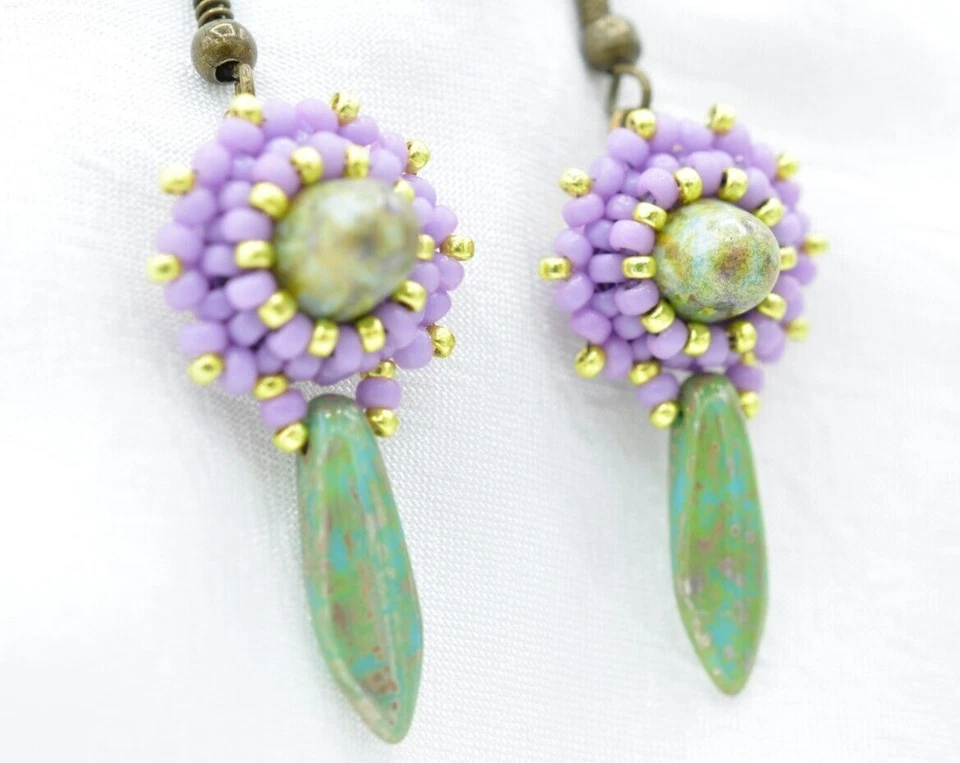 Ohrringe Hängend Grün Gelb Lila Blume Handgefertigt Unikat Dagger Perlen Schmuck - Bild 4 von 4