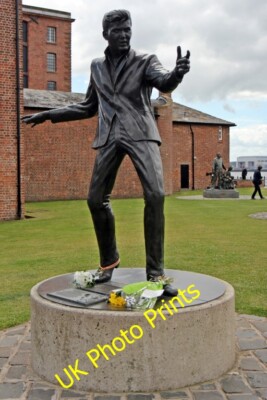 Photo 6x4 Billy Fury sculpture, Albert Dock, Liverpool Seacombe ''Bil c2015
