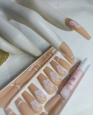 24 PIEZAS Largo Beige Estampado Mariposa Ataúd Forma Prensado en Uñas con Pegamento ¡y Más!!