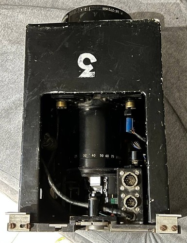 Angenieux 15x vintage TV lens with housing F18-270, 18 to 675 L Paris - Afbeelding 10 van 11