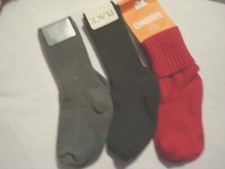 Children's Place  Gymboree Socks 1 Red and 2 Shades of Green Sz 6-71/2 Shoe 7-