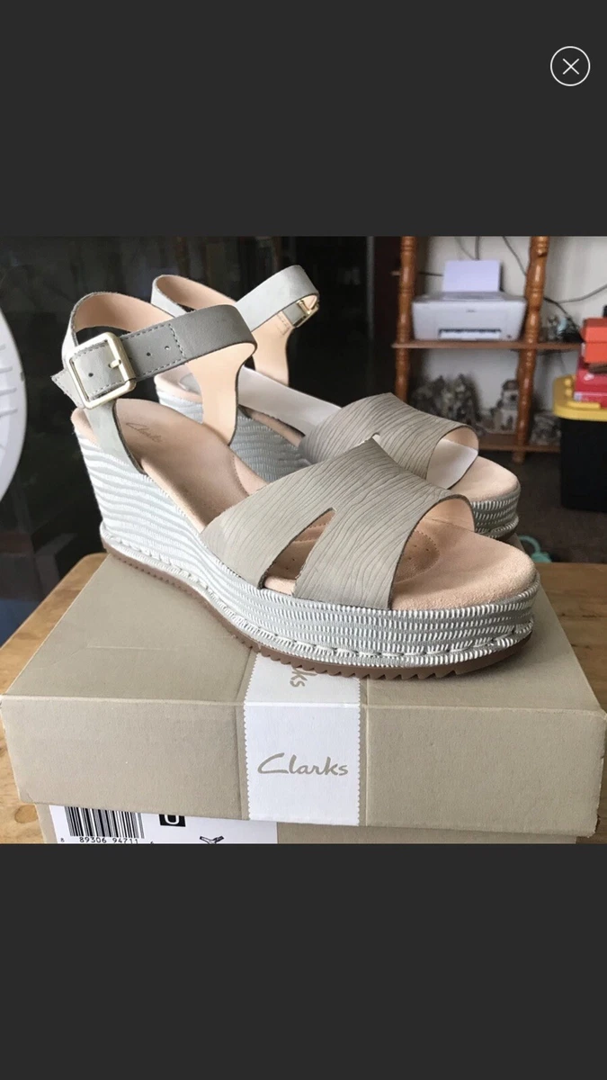 Clarks akilah shop