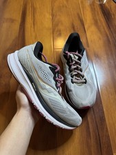 Saucony Ride 14 women's running shoes in gray and pink.