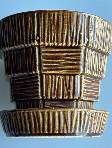 VINTAGE 1950's McCOY BASKETWEAVE BROWN 3-3/8 INCH FLOWER POT/PLANTER WITH SAUCER