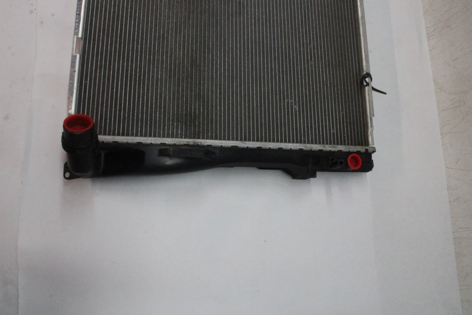 2011 BMW 328XI ENGINE COOLING RADIATOR OEM 07 08 09 10 11 12 13 - Image 3 of 4