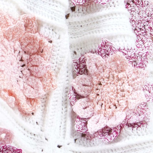Herrschners® Blooming Babydecke Häkelset