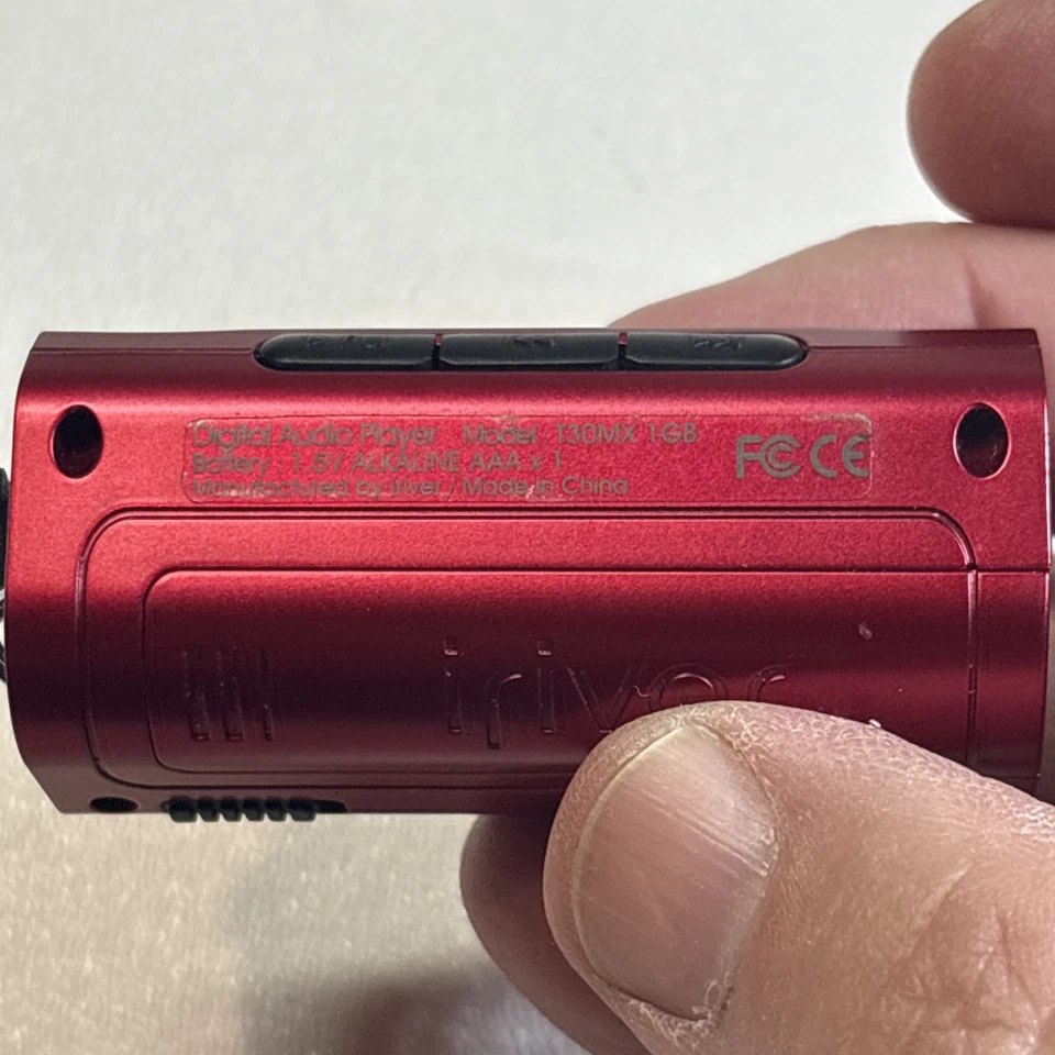 iriver Digital Audio MP3 Player T30MX 1GB Crimson Red - Image 4 of 4