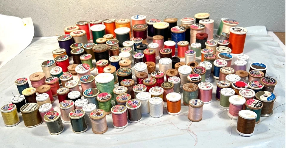 Large Lot of 138 Spools of Thread Assorted Colors and Brands New & Used - Image 3 of 3