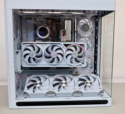 White Phantom Havn Asus Atral rtx 5090 White Intel i9 285k Xfinity