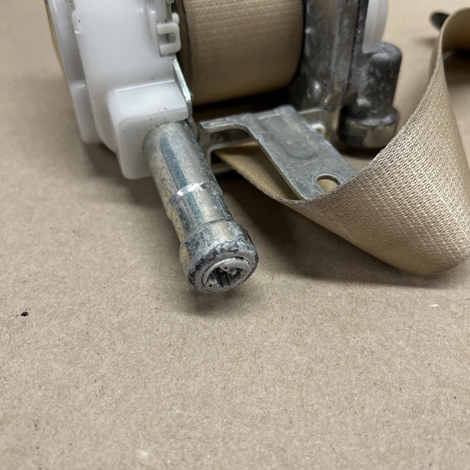 Cinturón de seguridad del pasajero delantero derecho Lexus RX350 2016-2022 retractor bronceado OEM Foto 4 de 4