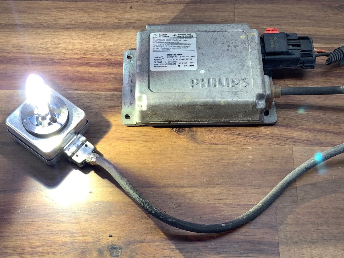 2003-2006 Cadillac Escalade Xenon HID Headlight Bulb w Ballast