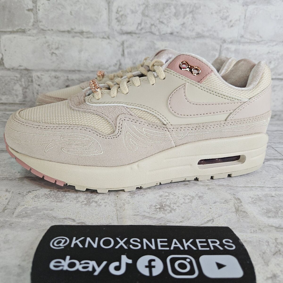 スニーカー NIKE Women's Air Max 1 Premium Essential Amazon.com | Nike Air Max 1 '87 Women's Shoes (HF5071-100