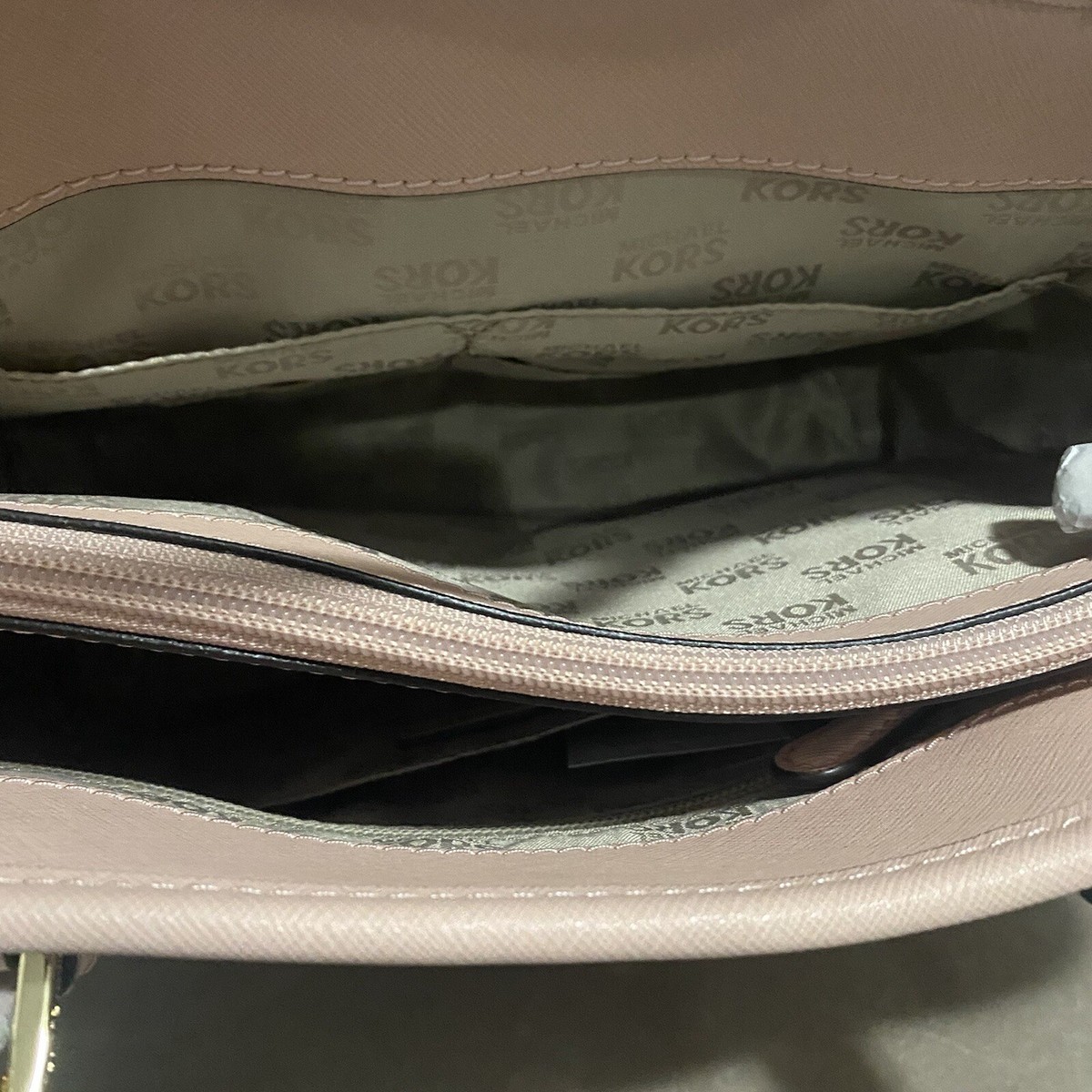 Like new. Pebbled Michael Kors. several pockets. smoke free home! Auction for Michael Kors Black Purse and Billfold main image 3