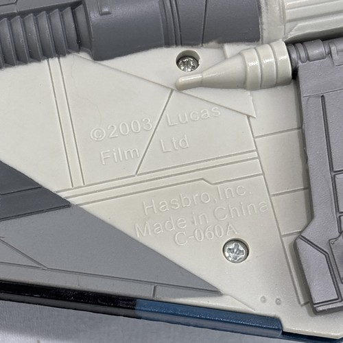STAR WARS ANAKIN SKYWALKERS nave Starfighter 2003 Hasbro incompleta - Foto 11 di 13