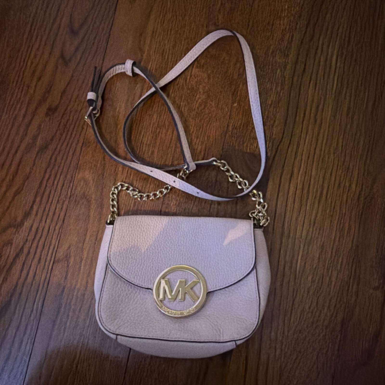 Michael Kors Beige Pebbled Shoulder Bag Chain Strap Gold Hardware Logo Accent
