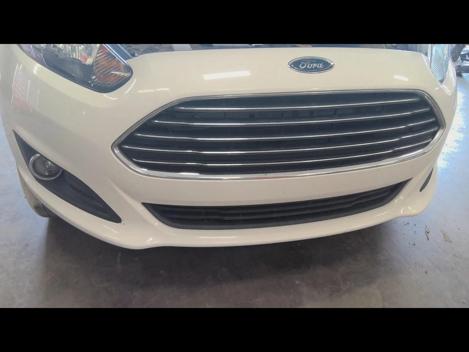 Used Front Bumper Assembly Front fits: 2019 Ford Fiesta SE w/o rocker mouldings Foto 3 de 4