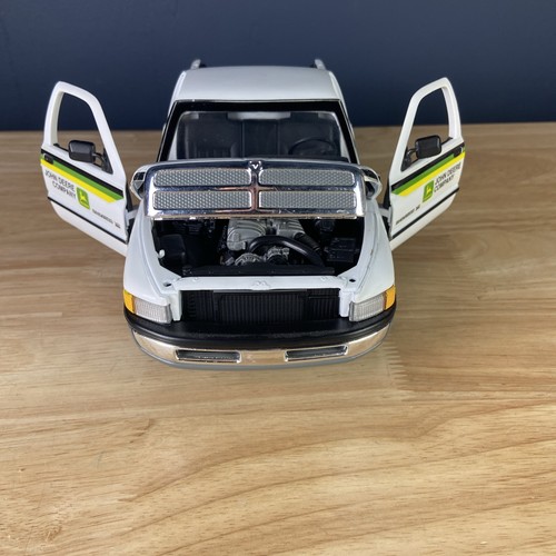 1/18 scale John Deere Dealership Dodge Ram 2nd gen 2500 Pickup - Picture 5 of 16
