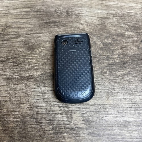 Pantech Breeze III P2030 Gray 1.3 MP 2.2" Display (AT&T) Flip Cellular Phone - Picture 2 of 4