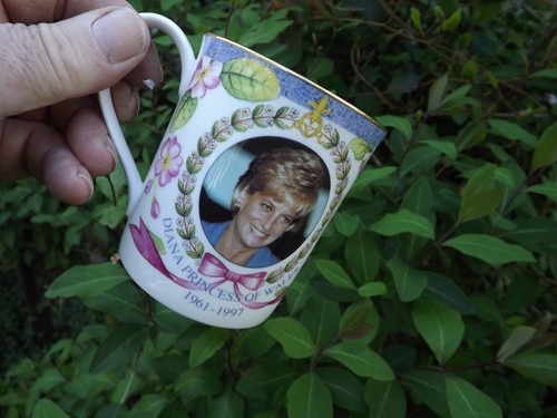 1997 Diana Princess of Wales Forever Loved by the Nation Memorial Mug 2Portraits - Picture 6 of 7